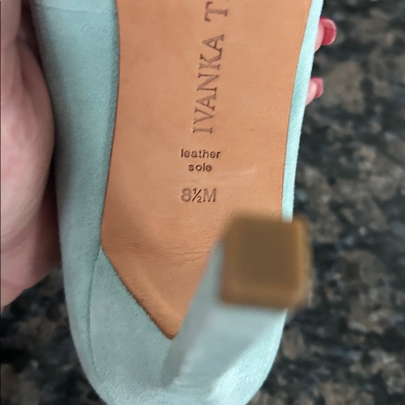 IVANKA TUMP SUDE LEATHER HEEKS SIZE 8.5 - Picture 7 of 7